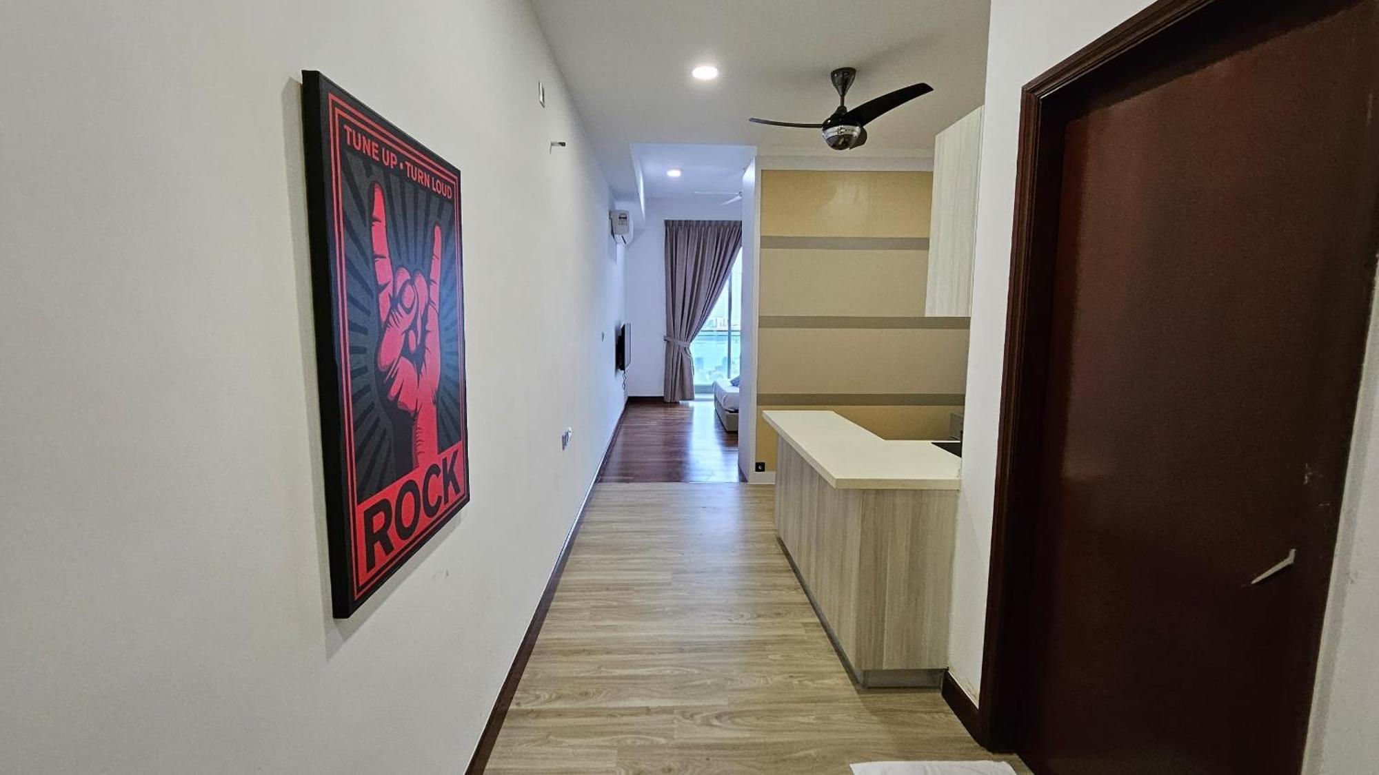 Paragon Suites Studios With Private Jacuzzi Near Ciq Rts Джохор-Бару Экстерьер фото