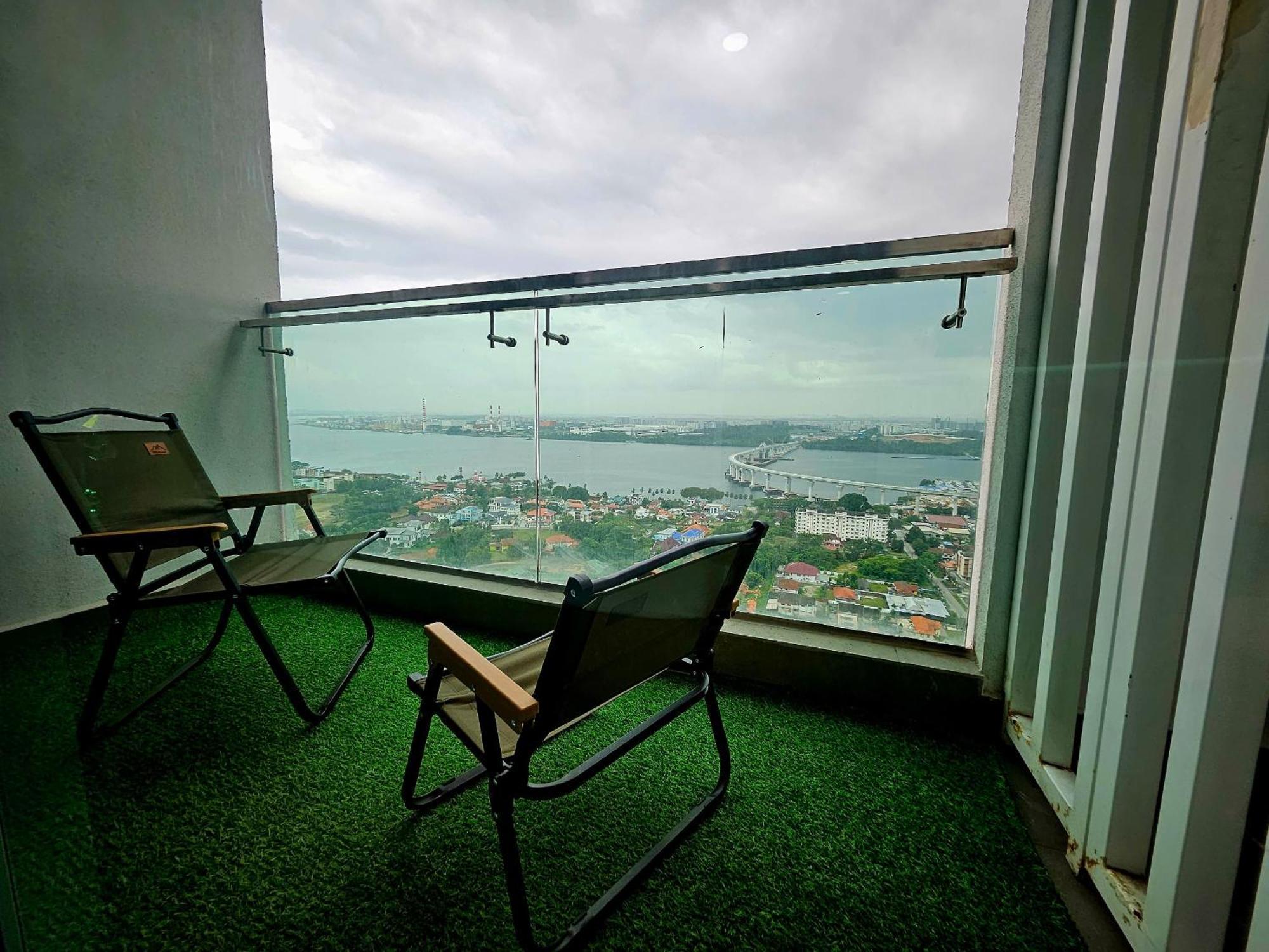 Paragon Suites Studios With Private Jacuzzi Near Ciq Rts Джохор-Бару Экстерьер фото