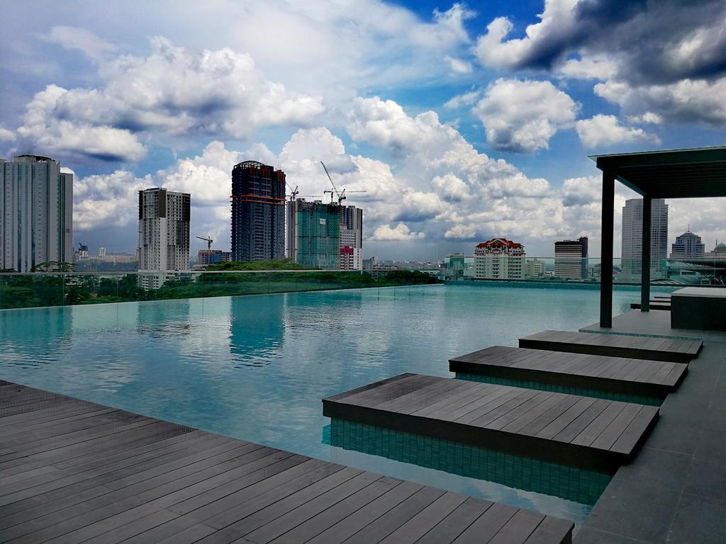 Paragon Suites Studios With Private Jacuzzi Near Ciq Rts Джохор-Бару Экстерьер фото
